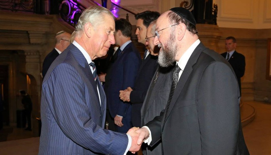Chief Rabbi Mirvis meets the Prince of Wales at a reception before the ceremony