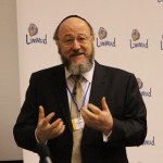 Chief Rabbi Mirvis takes to the podium at the Limmud annual conference to teach about the guiding influence of Torah