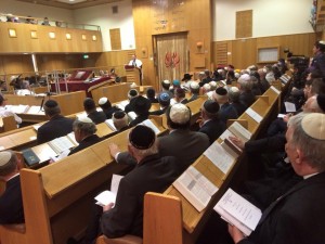 Chief Rabbi Mirvis inducts Rabbi Michoel Rose into the rabbinical position at Cardiff United Synagogue.
